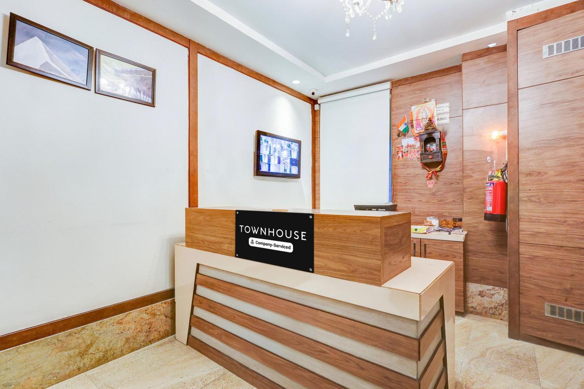 Super Townhouse Chhatarpur Near Metro Park 뉴델리 외부 사진