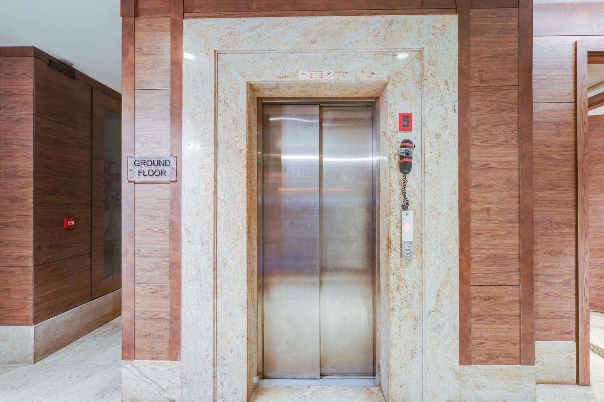 Super Townhouse Chhatarpur Near Metro Park 뉴델리 외부 사진