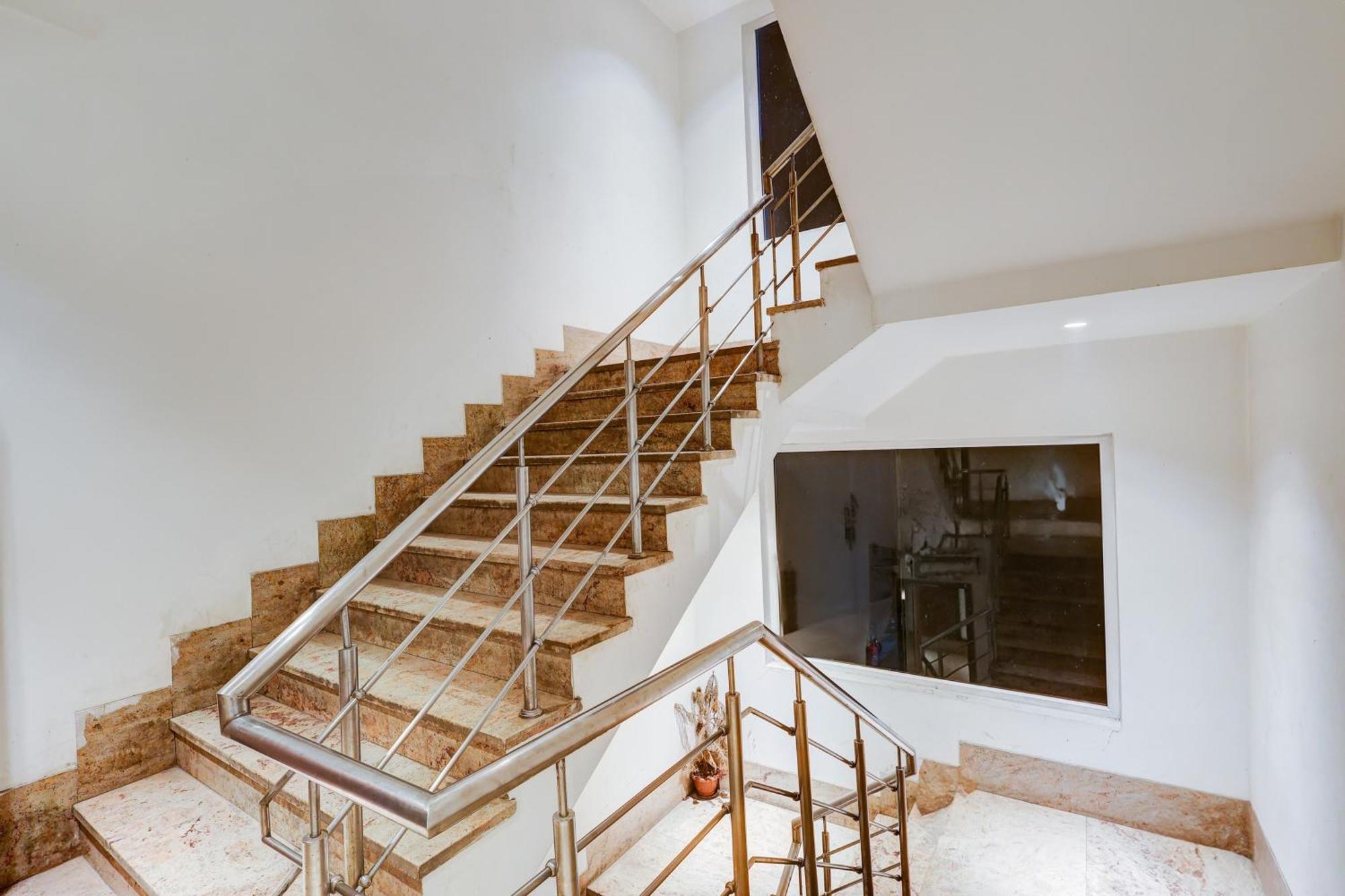Super Townhouse Chhatarpur Near Metro Park 뉴델리 외부 사진