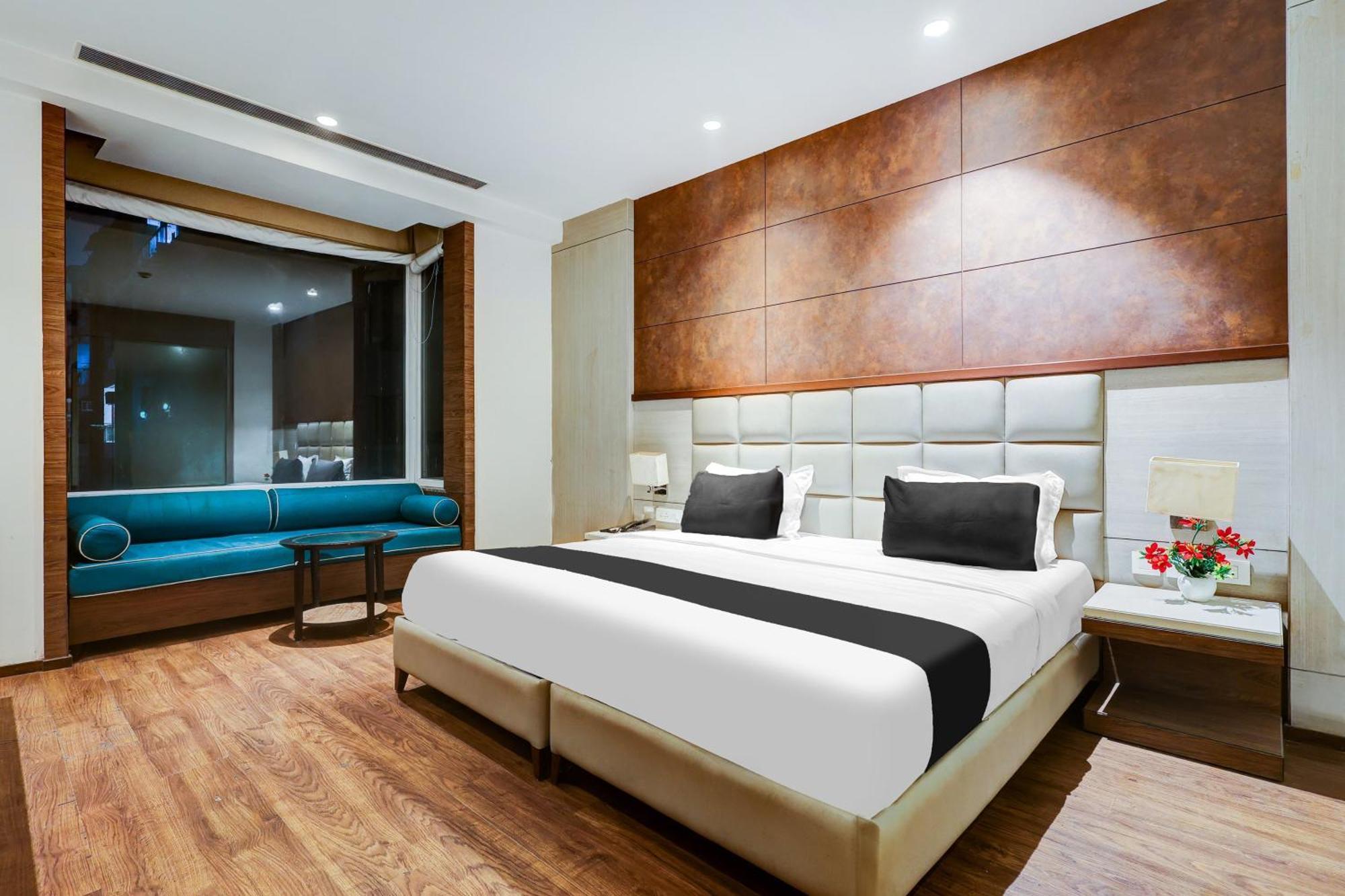 Super Townhouse Chhatarpur Near Metro Park 뉴델리 외부 사진